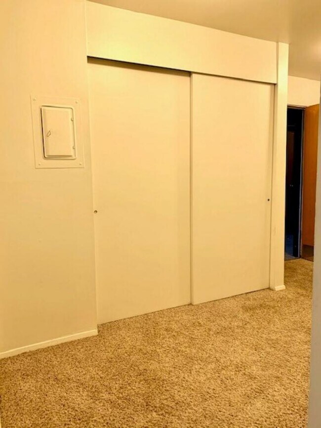 Building Photo - 2 bedroom in Seattle WA 98102