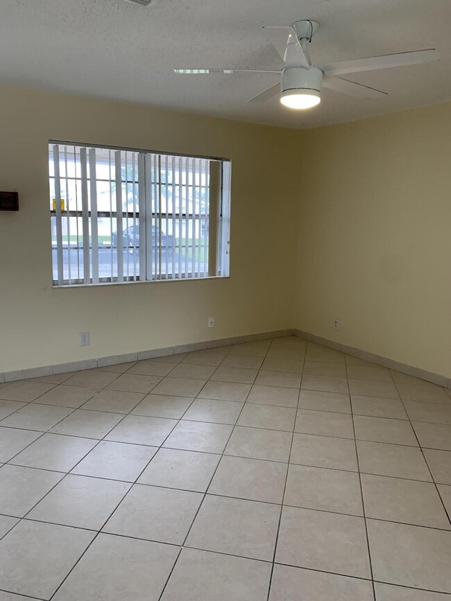 Building Photo - 2802 Regency Ct
