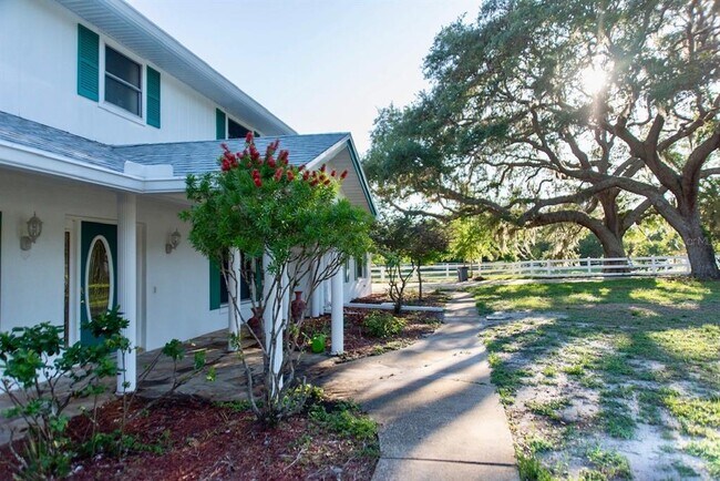 Foto del edificio - 315 Lazy Acres Ln