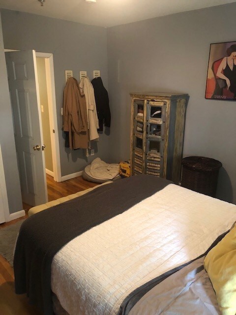 Building Photo - 479 Monmouth St