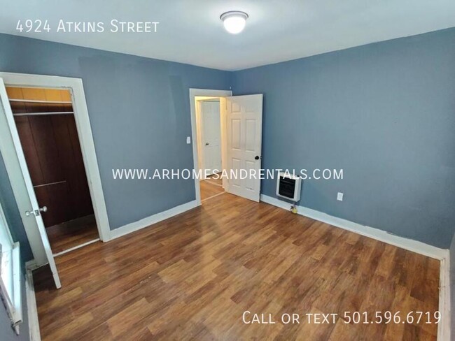 Building Photo - 4924 Atkins Street | $750 | 2 beds, 1 full...