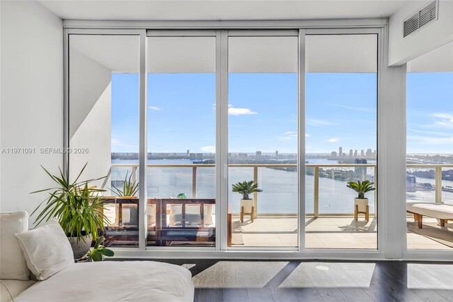 Building Photo - 2020 N Bayshore Dr