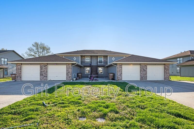 Primary Photo - 519 Sky Vue Dr