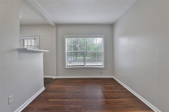 Building Photo - 5009 Polk St