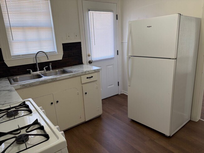 Foto del edificio - Remodeled 3BR/1BA in Broadmoor