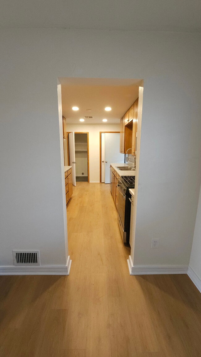 Foto del edificio - 2717 Clermont Pl