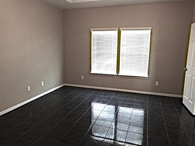 Building Photo - 4010 Mt Everest Way