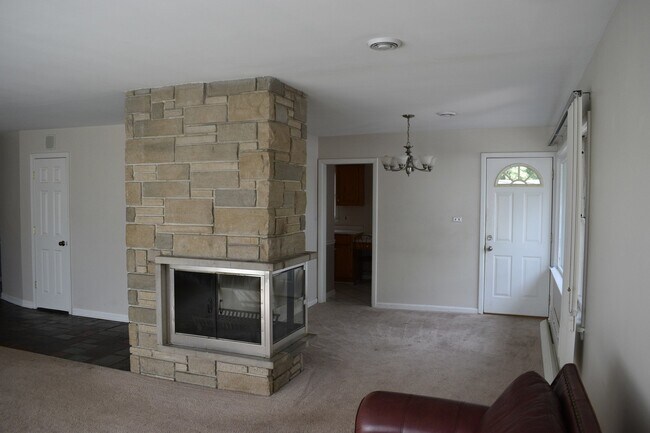 Building Photo - 942 Raleigh Rd