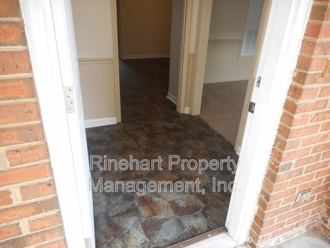 Building Photo - 830 Iredell St