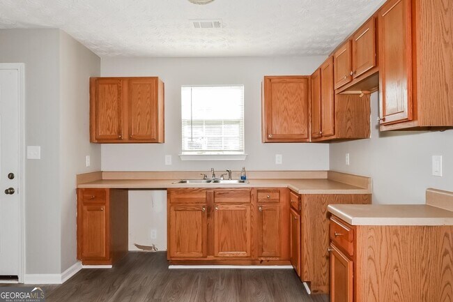 Building Photo - 606 Dove Cove