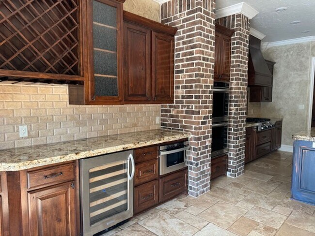 Building Photo - 4/3/2/2 Hallsville ISD Fenced Yard and Pool