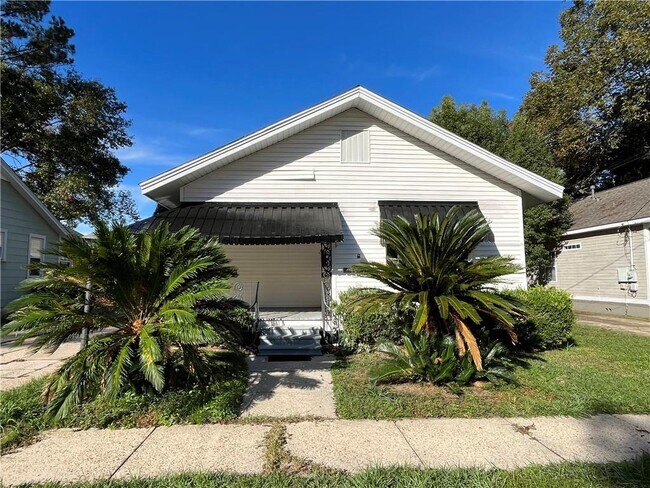 Building Photo - 211 Hazel St