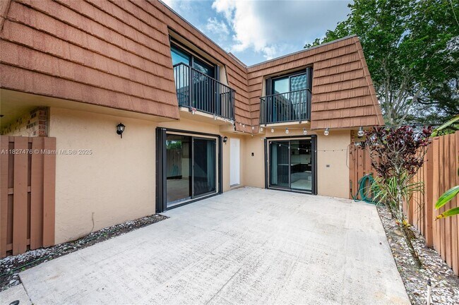 Foto del edificio - 2536 Camelot Ct