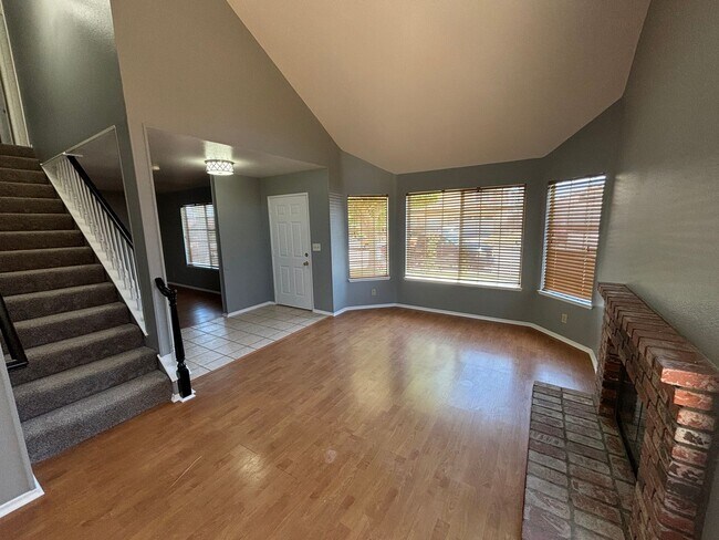 Building Photo - 3-Bedroom Home with Sun Room, Solar, and B...