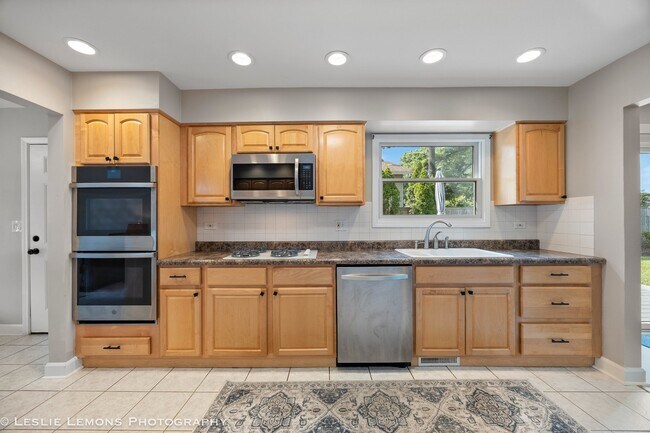 Building Photo - 6426 Taylor Dr