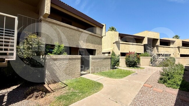Building Photo - 4050 E Cactus Rd