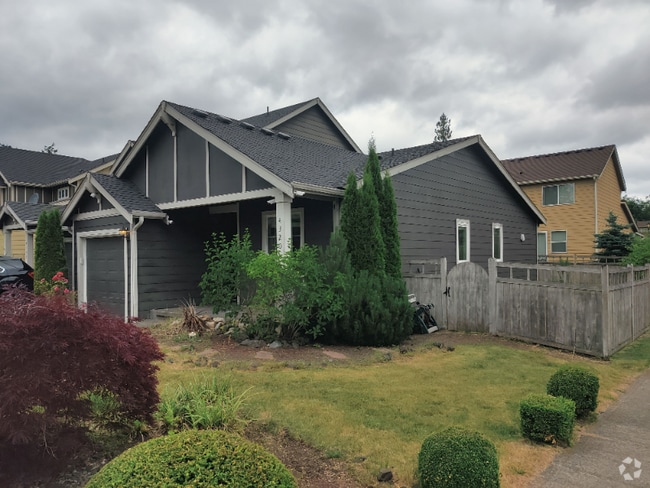 Building Photo - 4320 Roxanna Loop SE