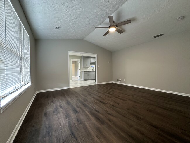 Foto del edificio - 572-574 Wedgewood Dr.