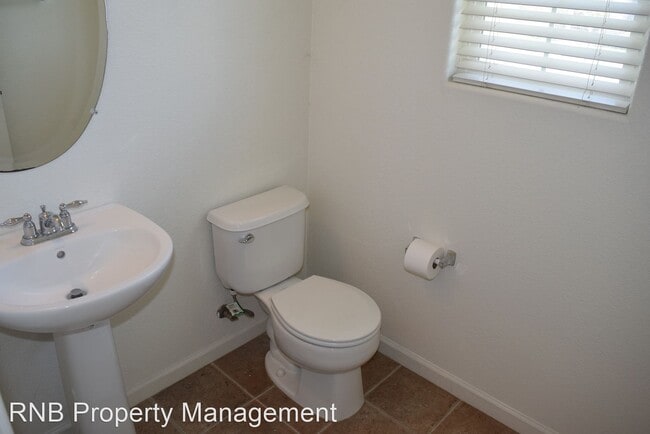Building Photo - 3 br, 2.5 bath House - 471 Wapello Circle
