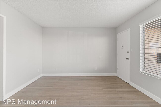 Building Photo - 2 br, 1 bath Apartment - 1804 W 78th St 18...