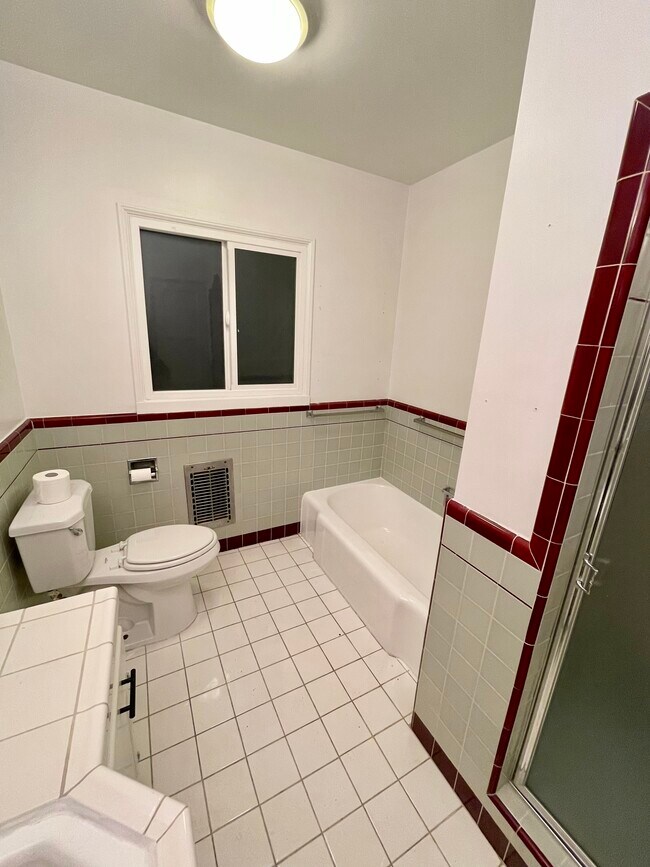 Foto del edificio - 1270 Havenhurst Dr