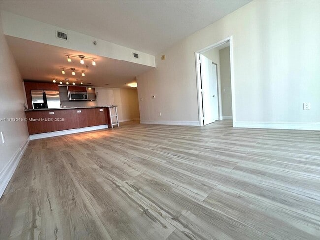 Foto del edificio - 185 SW 7th St