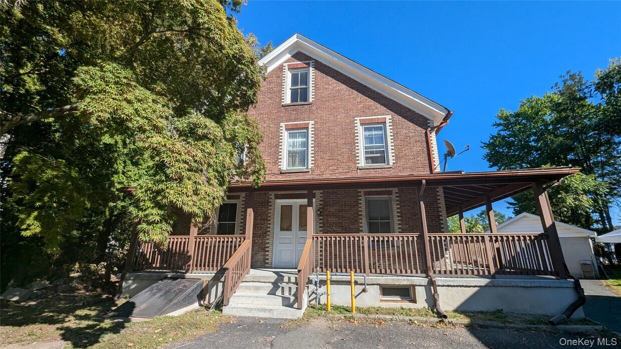 Primary Photo - 36 Lake St