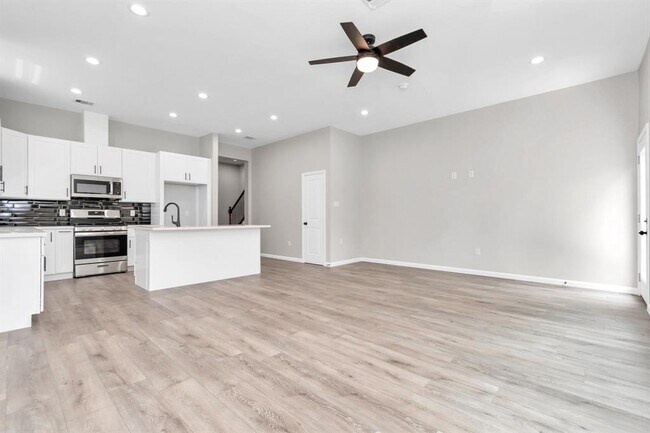 Building Photo - 8305 Comal St