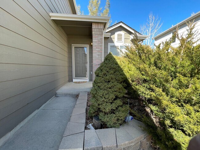 Foto del edificio - $0 DEPOSIT OPTION. 4 BEDROOM 3 BATHROOM HIGHLANDS RANCH HOUSE NEAR CHATFIELD STATE PARK