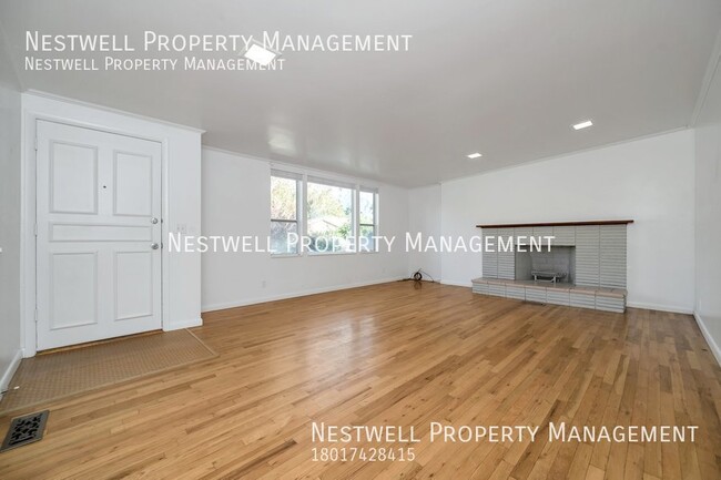 Foto del edificio - Great 3-bed Home in Cottonwood Heights