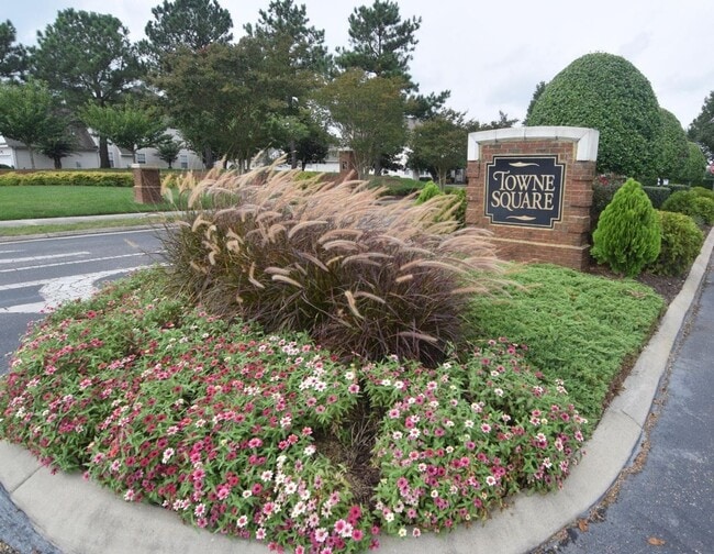 Building Photo - BEAUTIFUL 4 BED / 2.5 BATH SF AT TOWNE SQU...