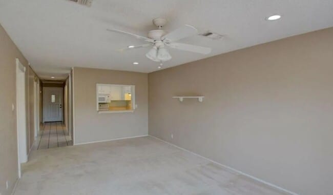 Building Photo - 1201 Hi Stirrup