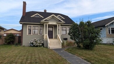 Building Photo - 2021 Lombard Ave