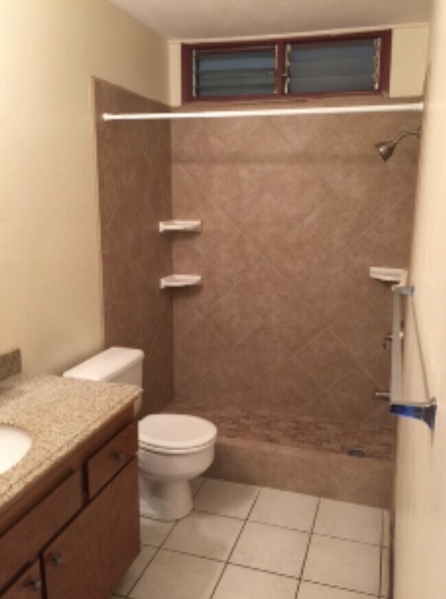 Foto del edificio - 3 bed 2 bath Kekaha duplex.