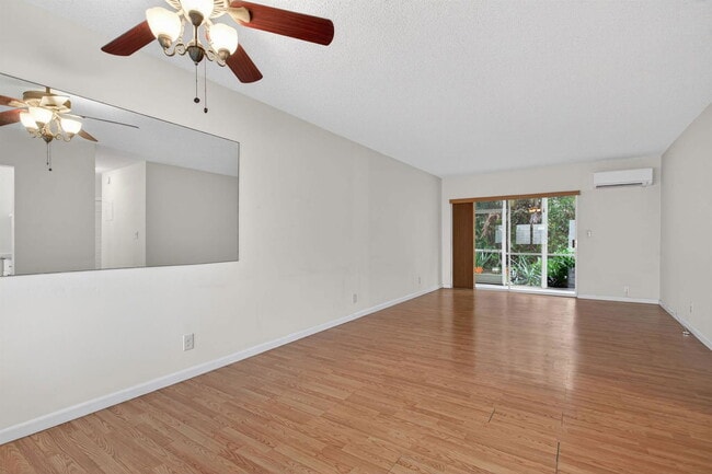 Building Photo - 2115 NE 42nd Ct