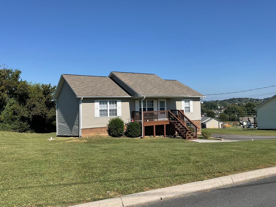 Foto principal - Furnished Home - White Pine, Tennessee