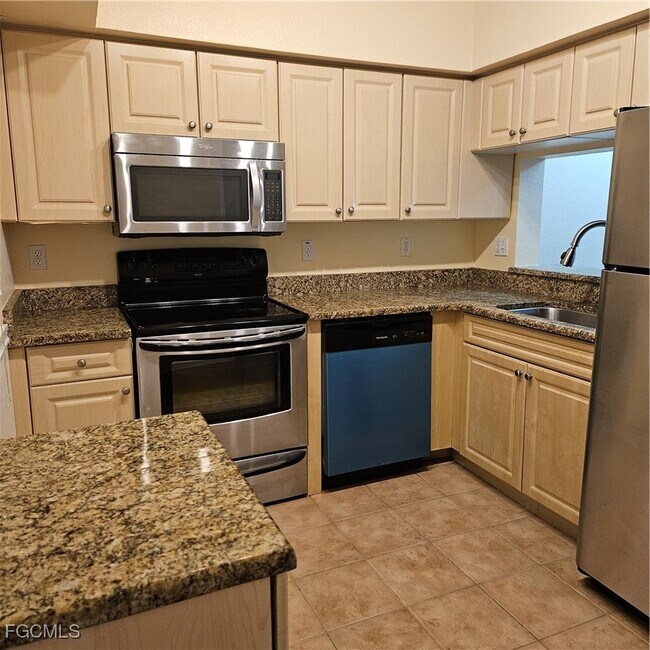 Foto del edificio - 8423 Bernwood Cove Loop