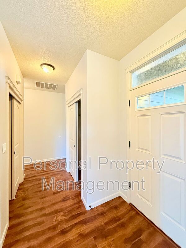 Foto del edificio - 536 NW Fargo St