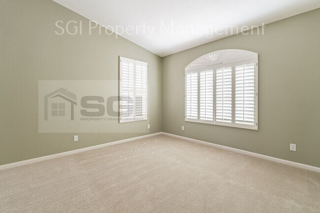 Foto del edificio - LARGE SUN LAKES 55+ HOME ON GOLF COURSE!