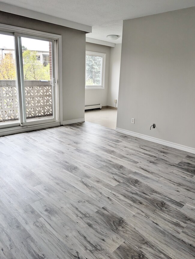 Building Photo - 84 Country Hill Dr