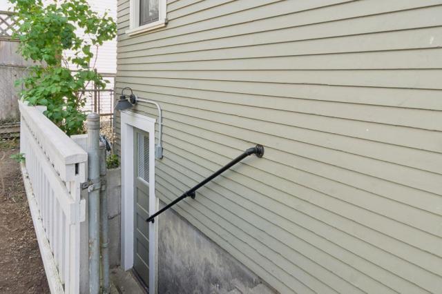 Building Photo - 2 bedroom in Seattle WA 98105