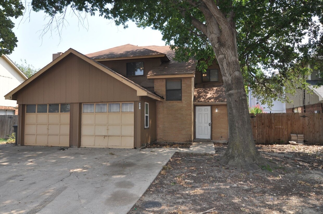 Primary Photo - Spacious 4-Bedroom, 2-Bathroom Townhome in...