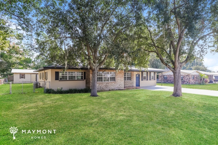 Building Photo - 5821 Lake Grove Dr