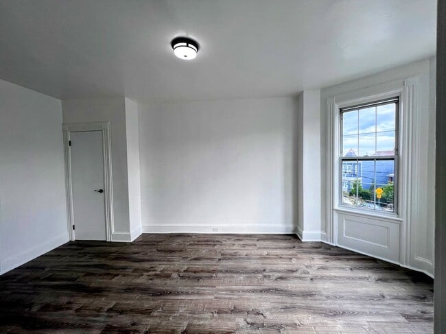 Building Photo - 618 16th St