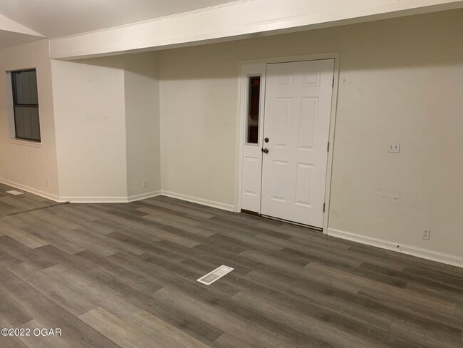 Building Photo - 2577 S Kenser Rd