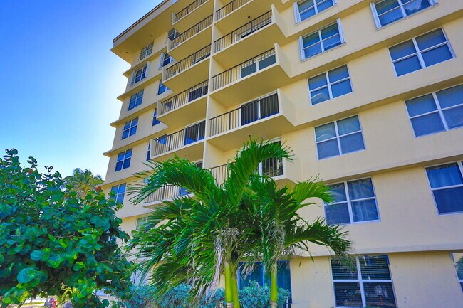 Foto del edificio - 1009 N Ocean Blvd
