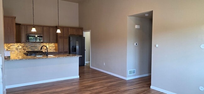 Building Photo - 4949 Green River St