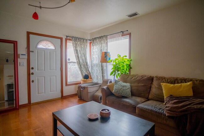 Foto del edificio - 537 W Knepp Ave