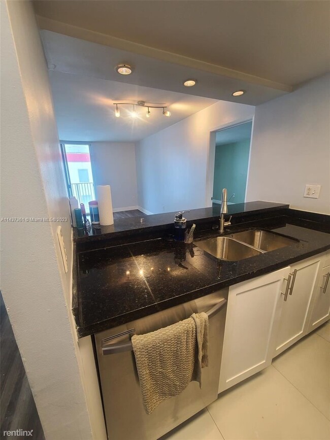 Building Photo - 2 br, 2 bath Condo - Madison Downtown Condo