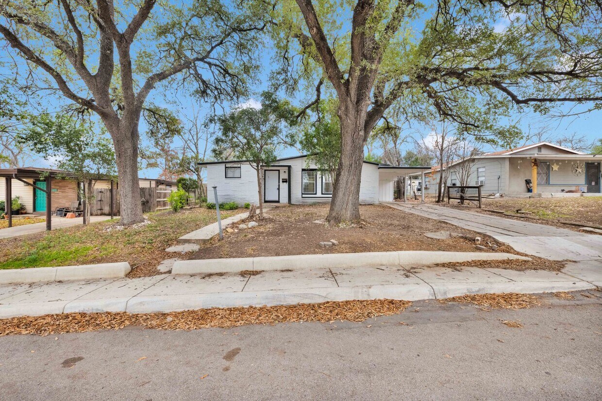 Primary Photo - 162 Birchwood Dr